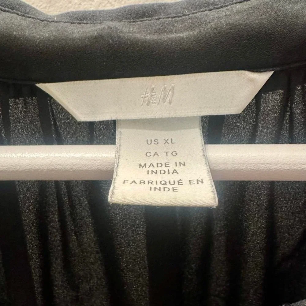 H&M oversized black blouse - Picture 2 of 2